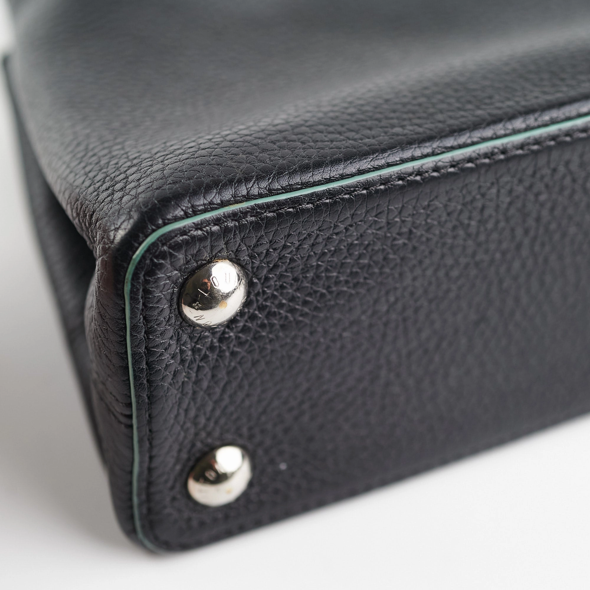 19/7- Louis Vuitton Capucines BB Taurillon Black