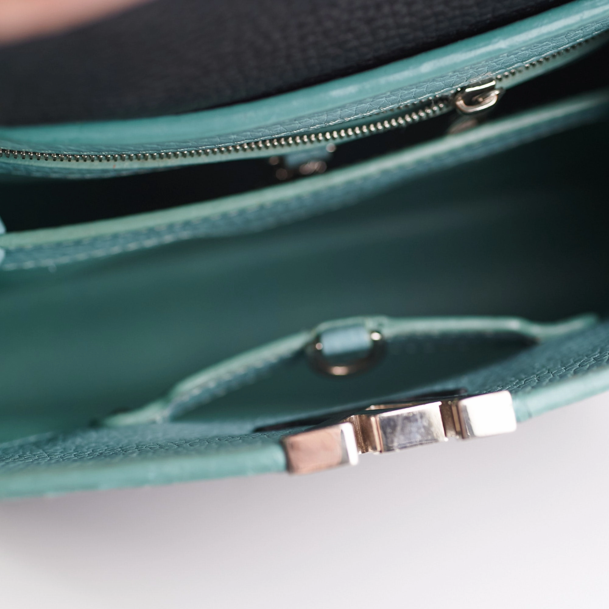 19/7- Louis Vuitton Capucines BB Taurillon Black