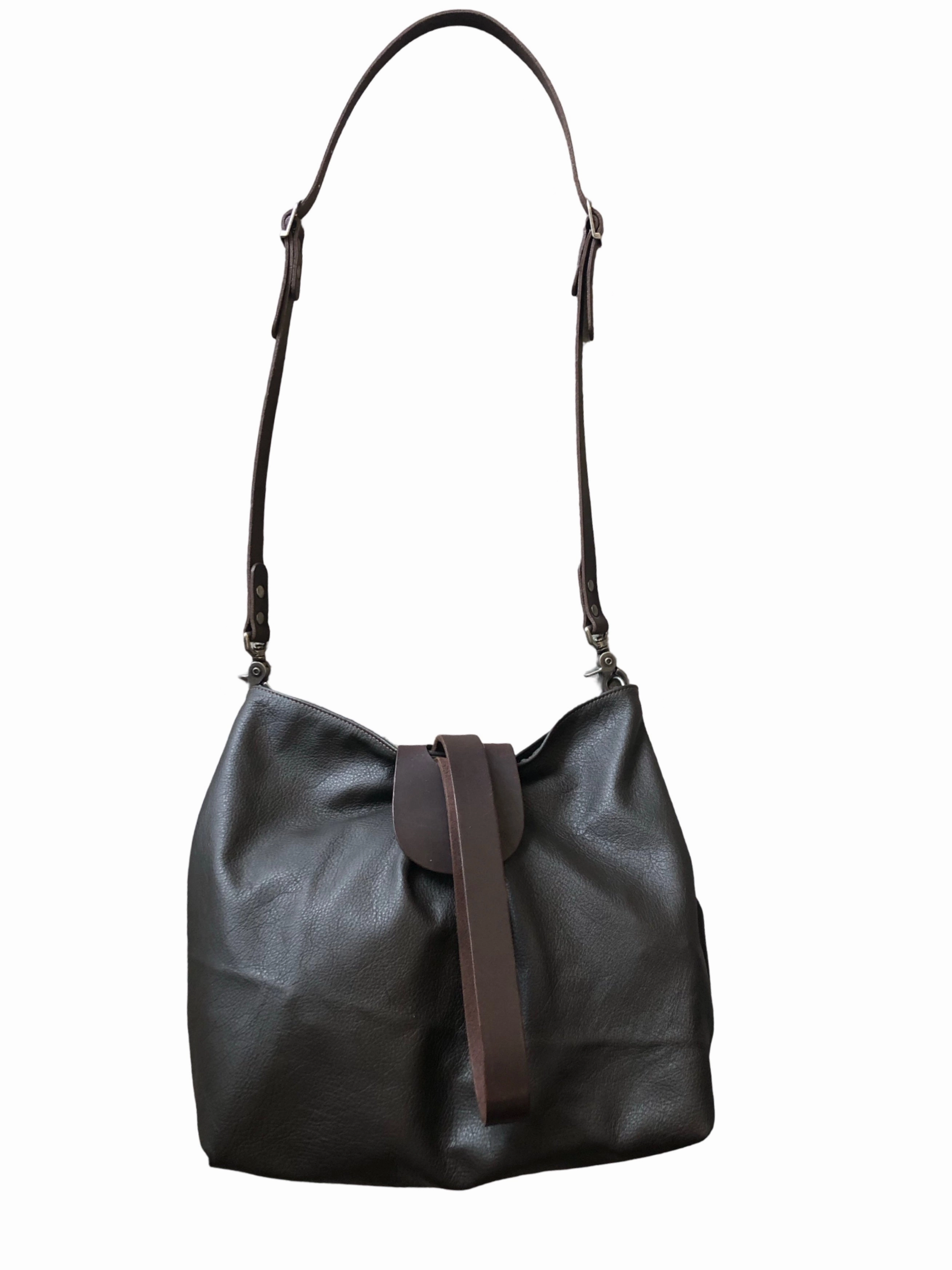 B44  Clutch/crossbody hybrid