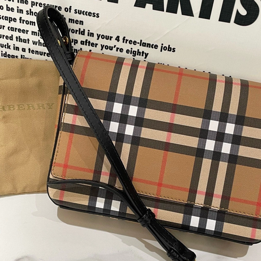 Burberry Vintage Check Heritage Tan Crossbody Messenger Bag Medium