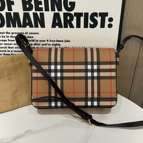 Burberry Vintage Check Heritage Tan Crossbody Messenger Bag Medium