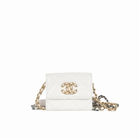 Chanel 19 Cardholder on Chain