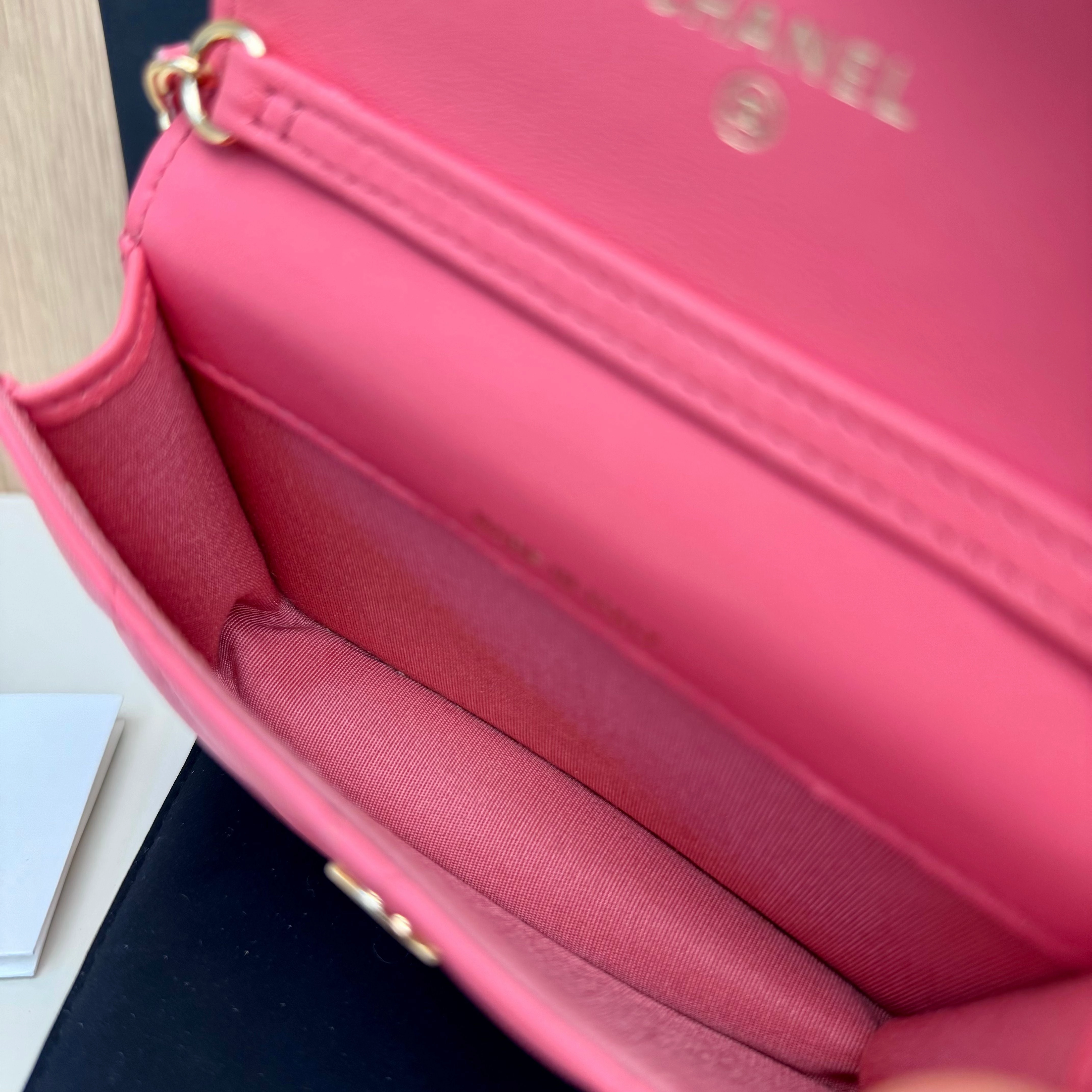 Chanel 19 Lovely Chanel Pochette Classique shoulder bag limited edition of 12 cm in pink quilted leather, champagne metal trim ref 3185