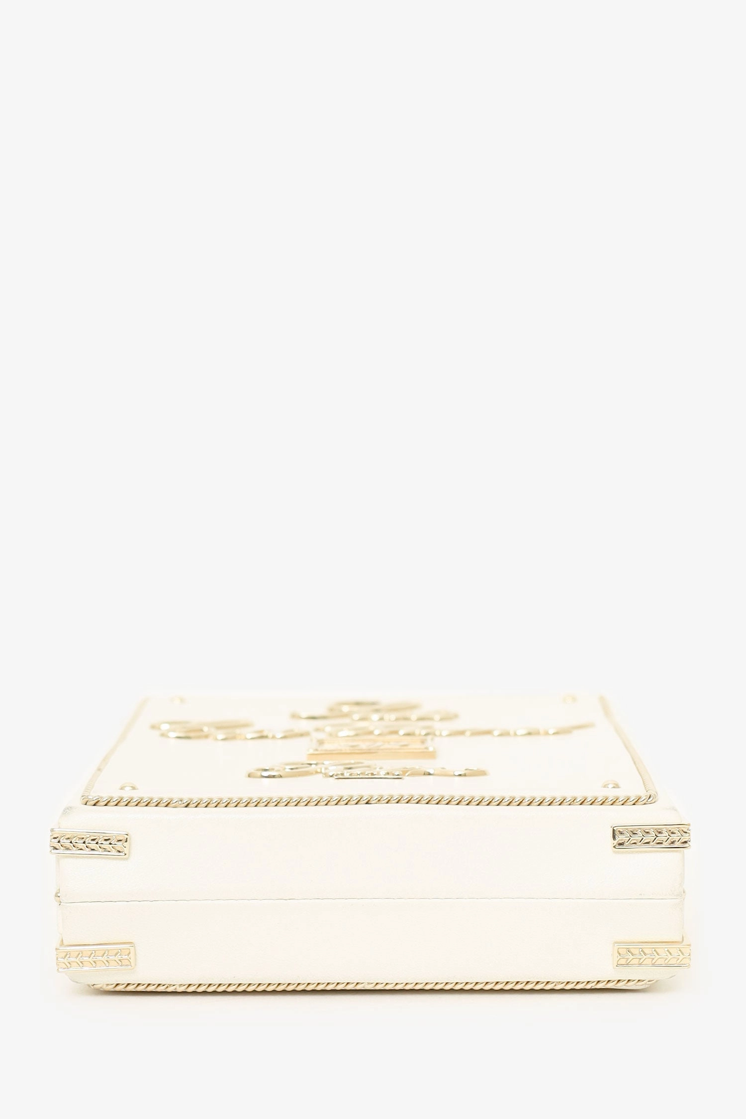 Chanel 2017-18 White Lambskin Paris-Cosmopolite Coco In Ritz Clutch with Chain