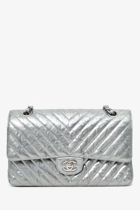 Chanel 2018 Silver Metallic Patent Crumpled Calfskin Chevron Quilted Medium Double Flap