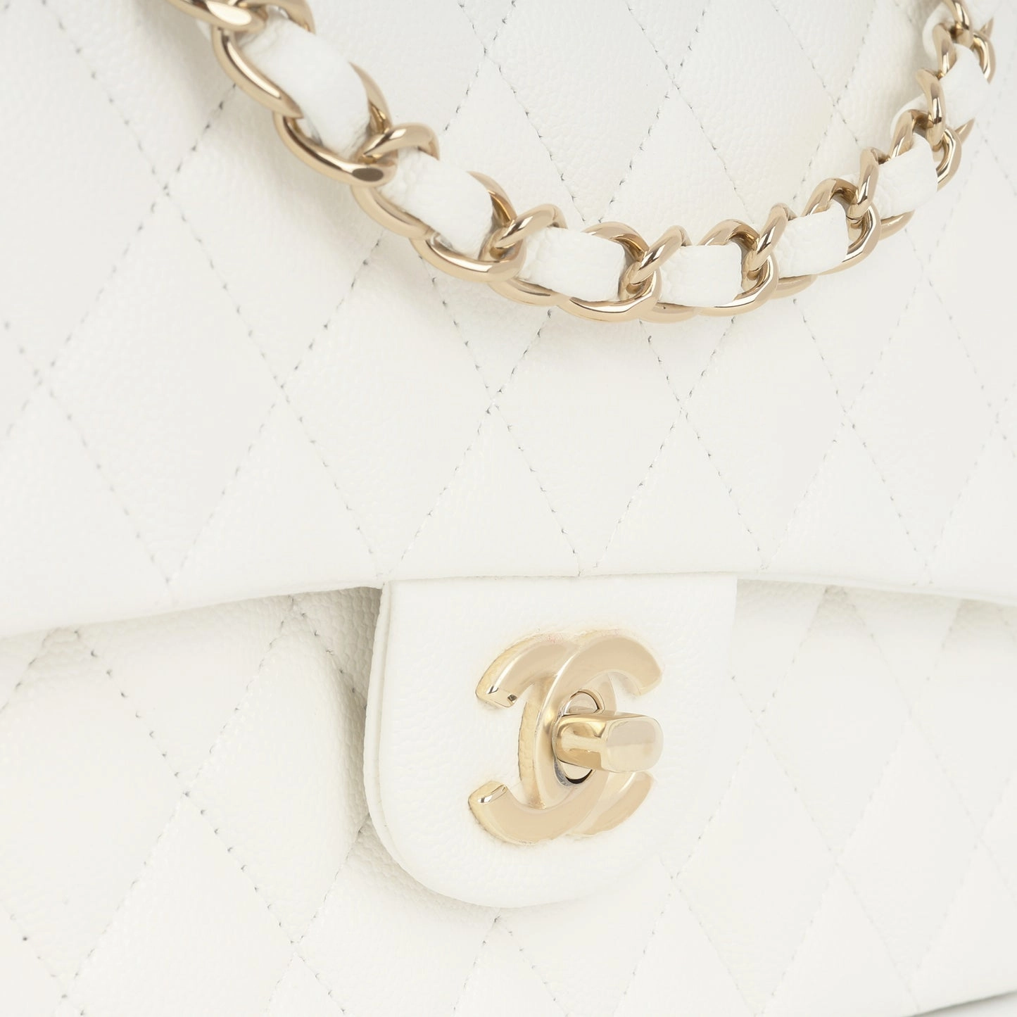 Chanel - Medium Classic Flap - White Quilted Caviar Flap SHW - 2022 - Pre-Loved