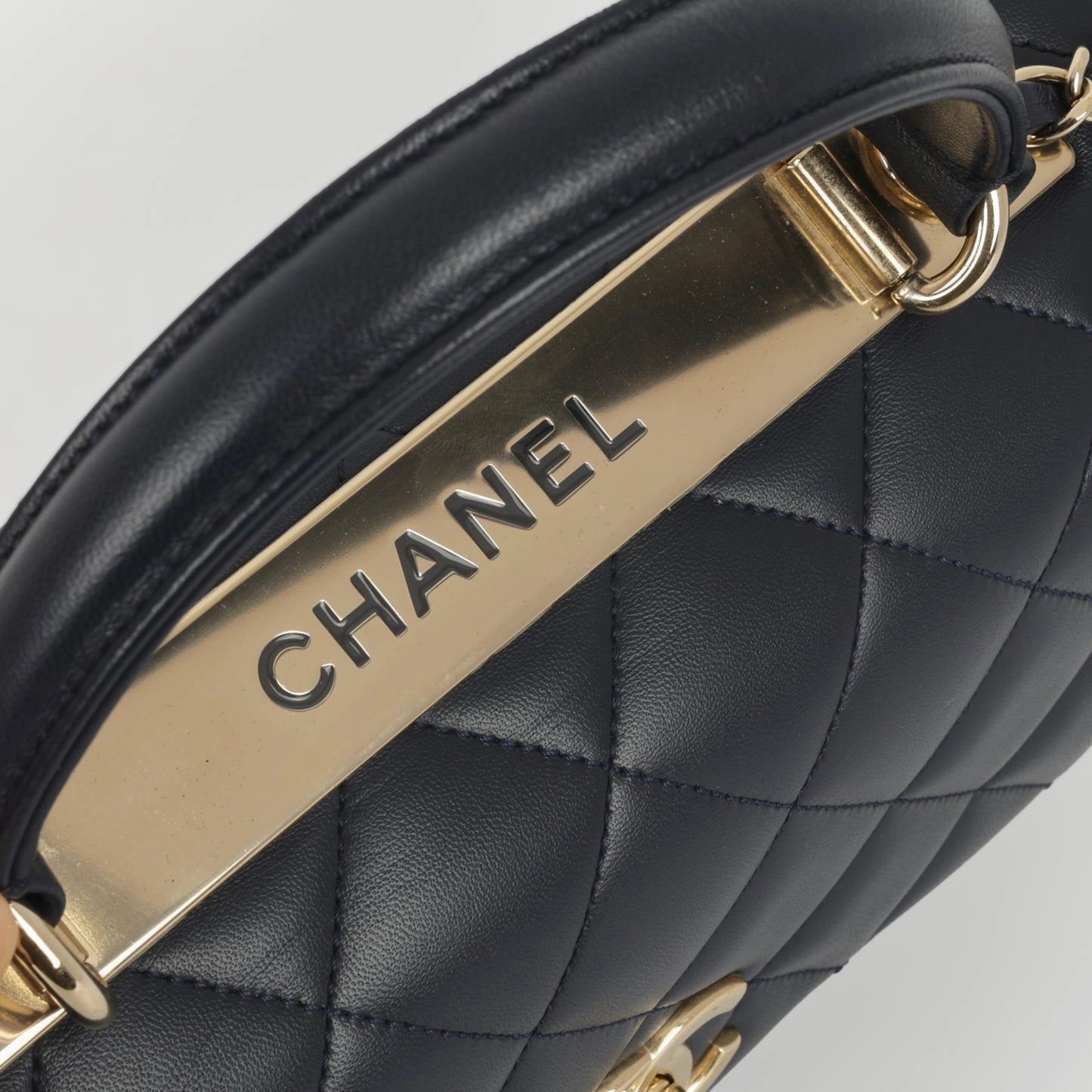 Chanel - Trendy CC Flap Bag - Medium - Navy Lambskin CGHW - 2017 - Pre-Loved