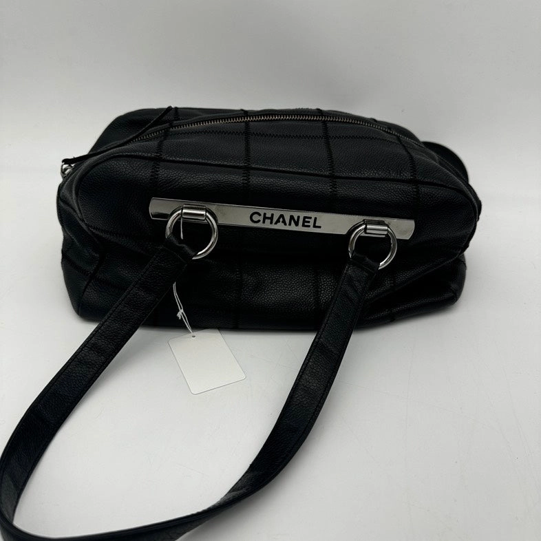 Chanel Black Leather Shoulder Bag Medium Size