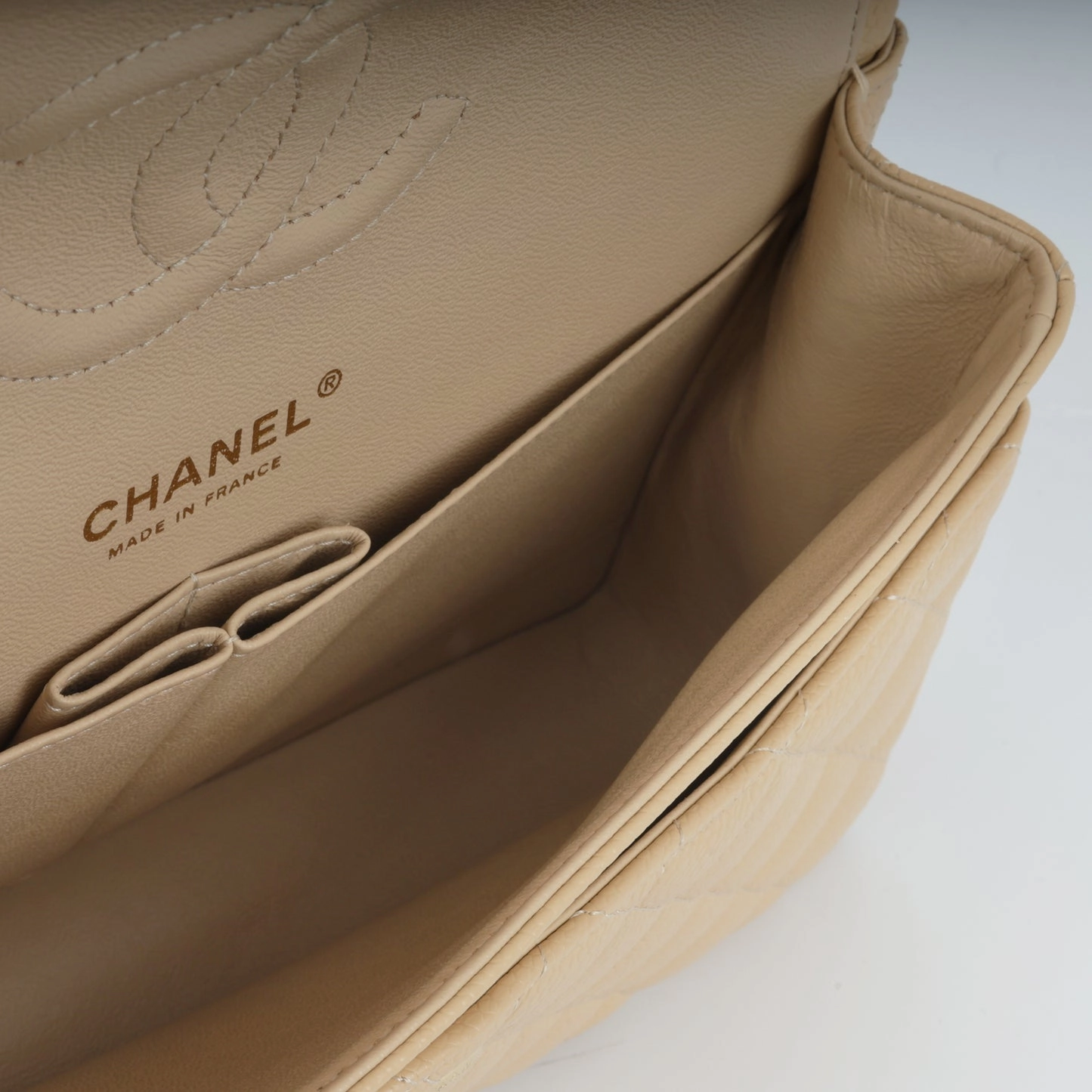 Chanel Chanel - Medium Classic Flap - Beige Caviar GHW - 2015 - Pre-Loved