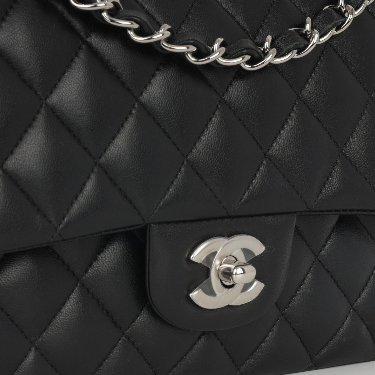 Chanel Chanel - Medium Classic Flap - Black Lambskin GHW - 2017 - Pre-Loved