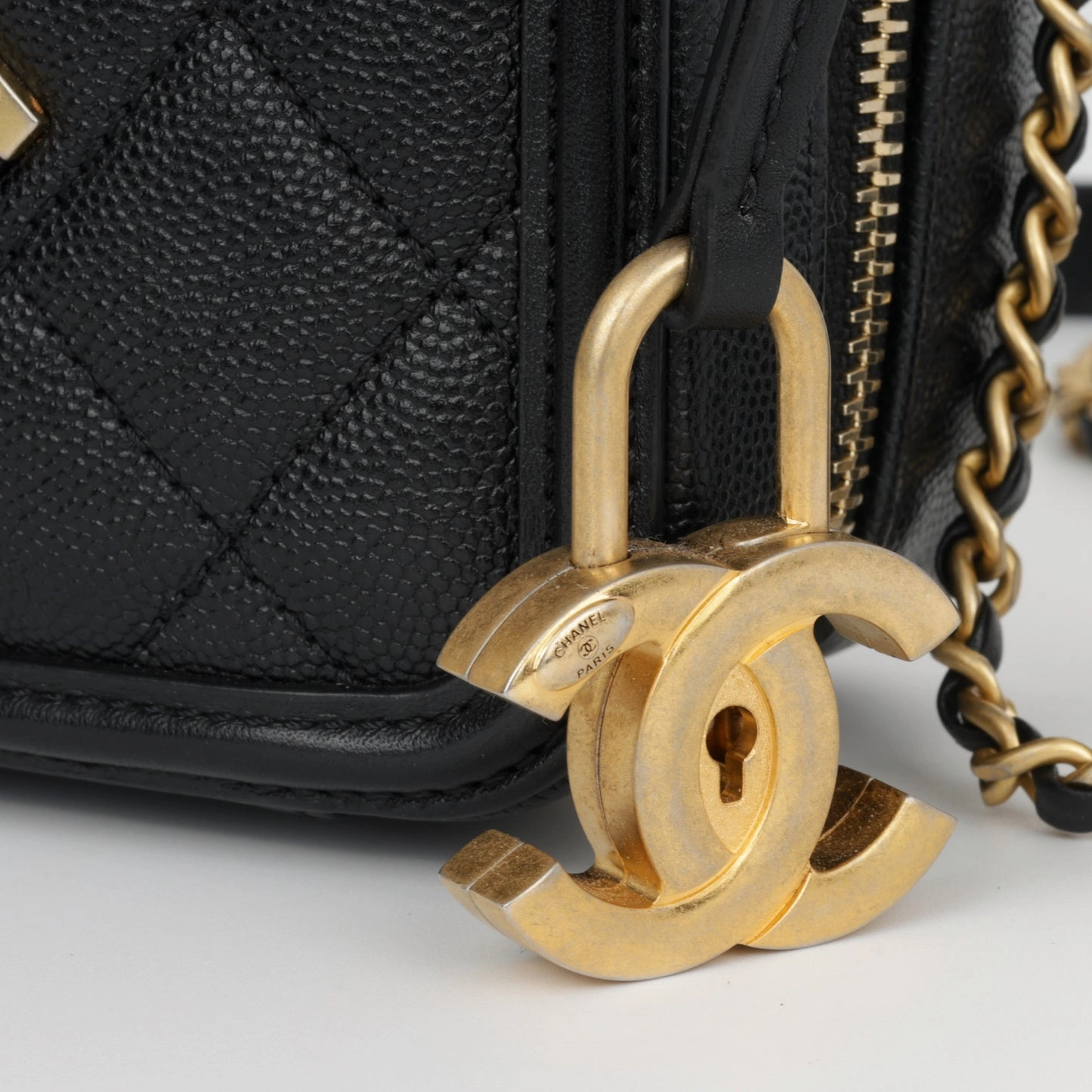 Chanel Chanel - Mini Filigree CC Vanity Case - Black Caviar - 2019