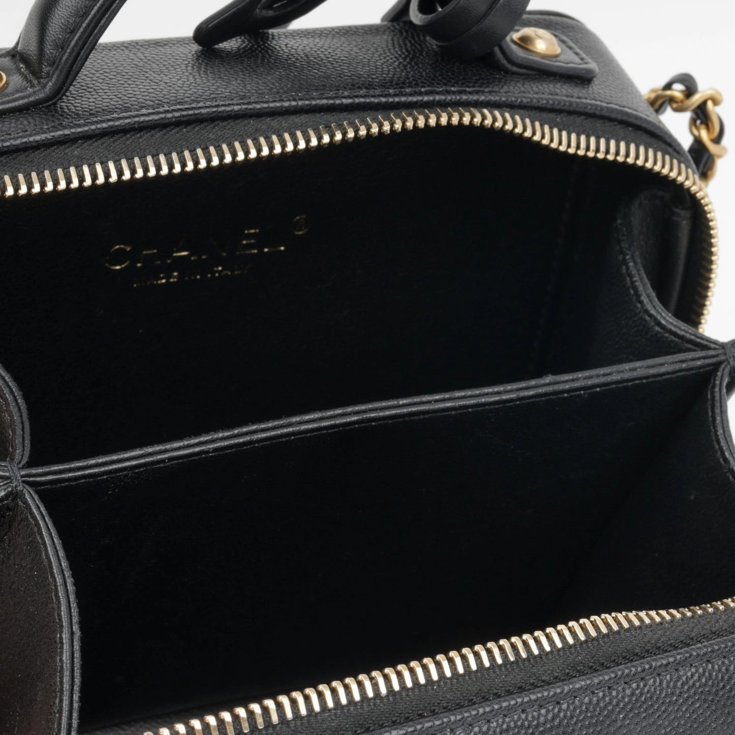 Chanel Chanel - Mini Filigree CC Vanity Case - Black Caviar - 2019