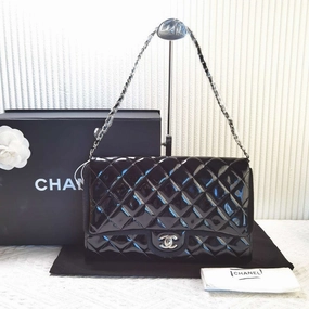 Chanel Classic Flap Bag Black Patent Leather 13630293 Shoulder Bag