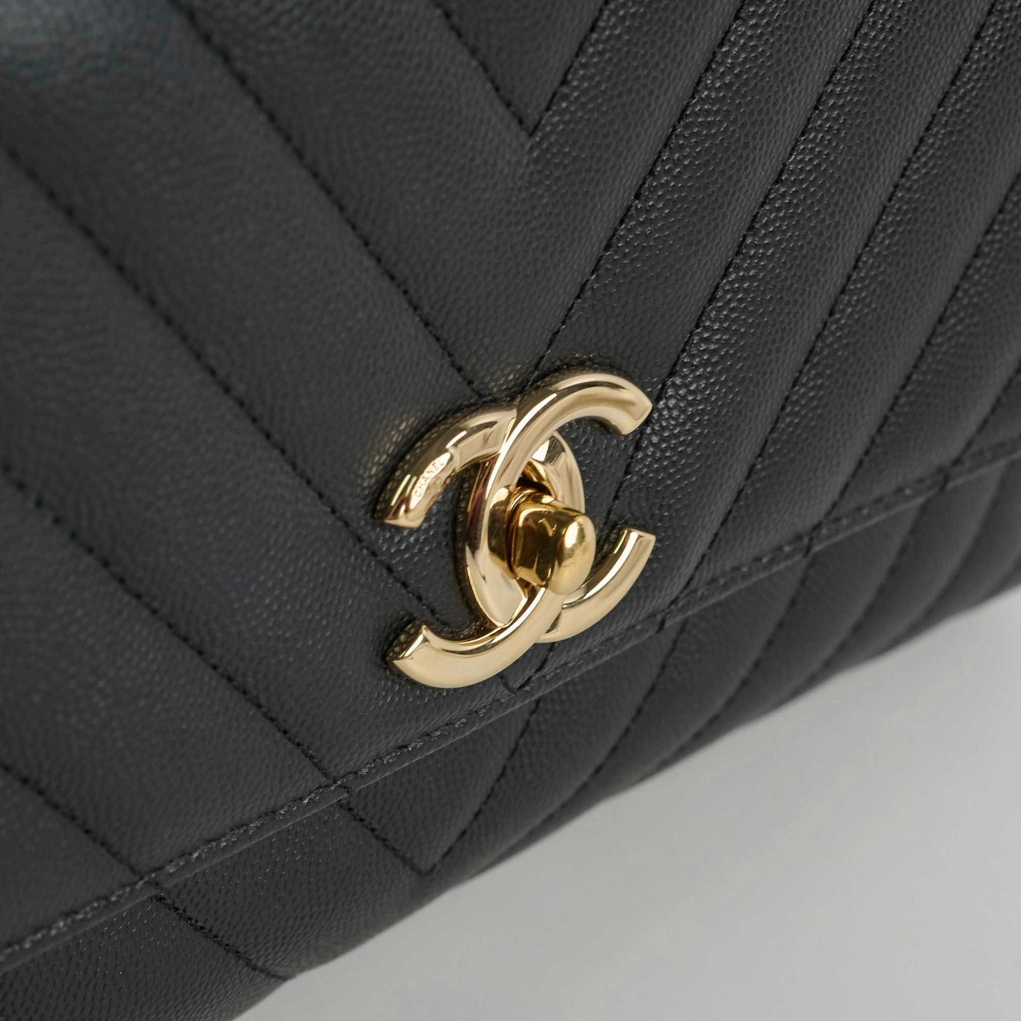 Chanel Medium Coco Handle (Lizard Top Handle) Black Chevron