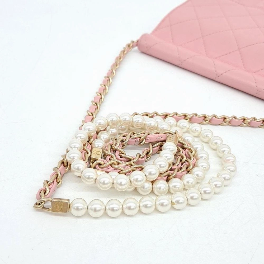 Chanel Pearl-Embellished Chain Crossbody Bag (9175559)