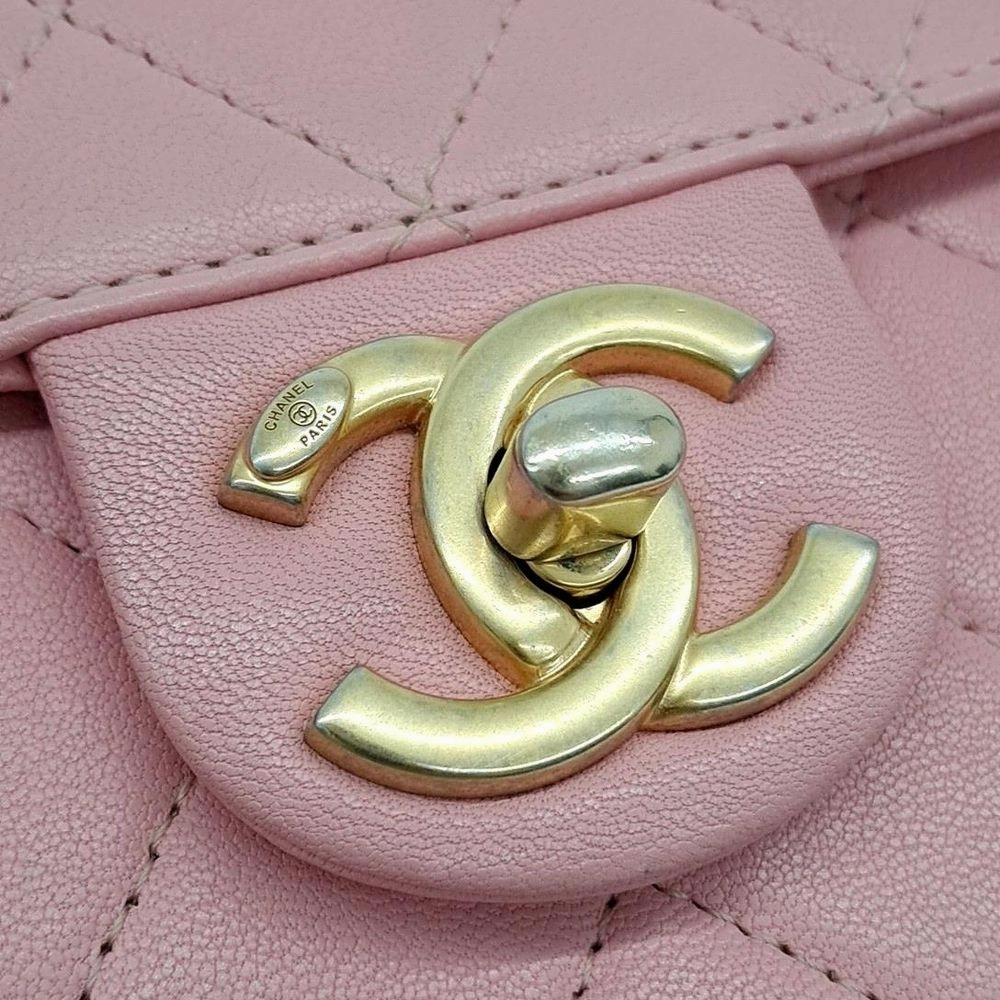 Chanel Pearl-Embellished Chain Crossbody Bag (9175559)