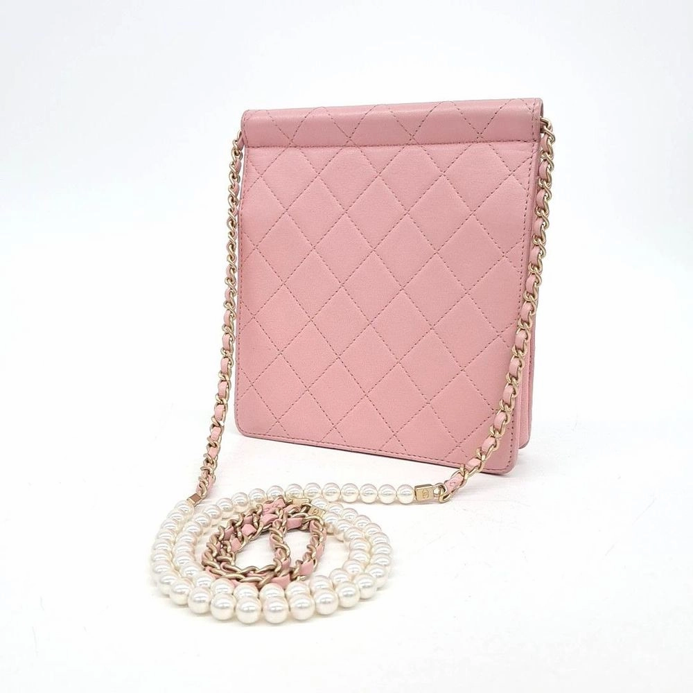 Chanel Pearl-Embellished Chain Crossbody Bag (9175559)