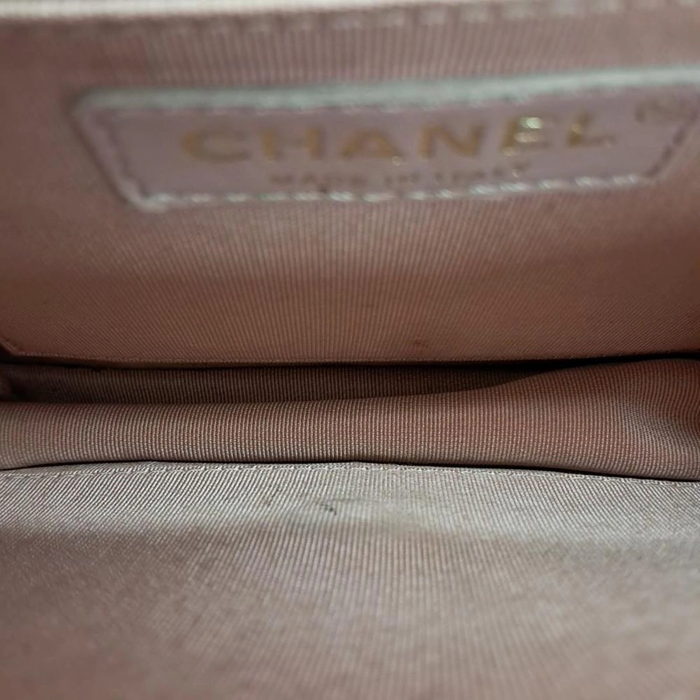 Chanel Pearl-Embellished Chain Crossbody Bag (9175559)