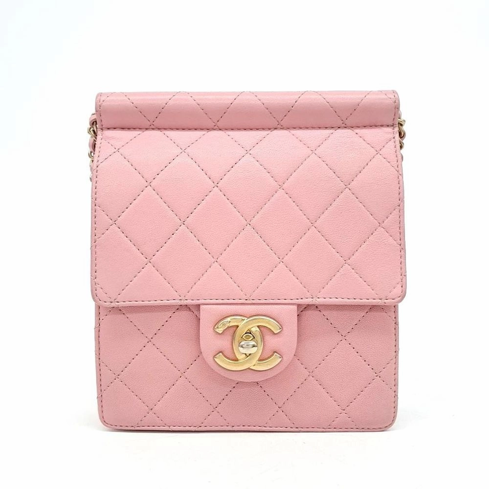 Chanel Pearl-Embellished Chain Crossbody Bag (9175559)