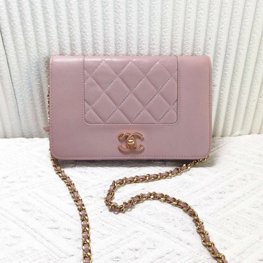 Chanel Preloved WOC Bag XR9500 Pink Crossbody