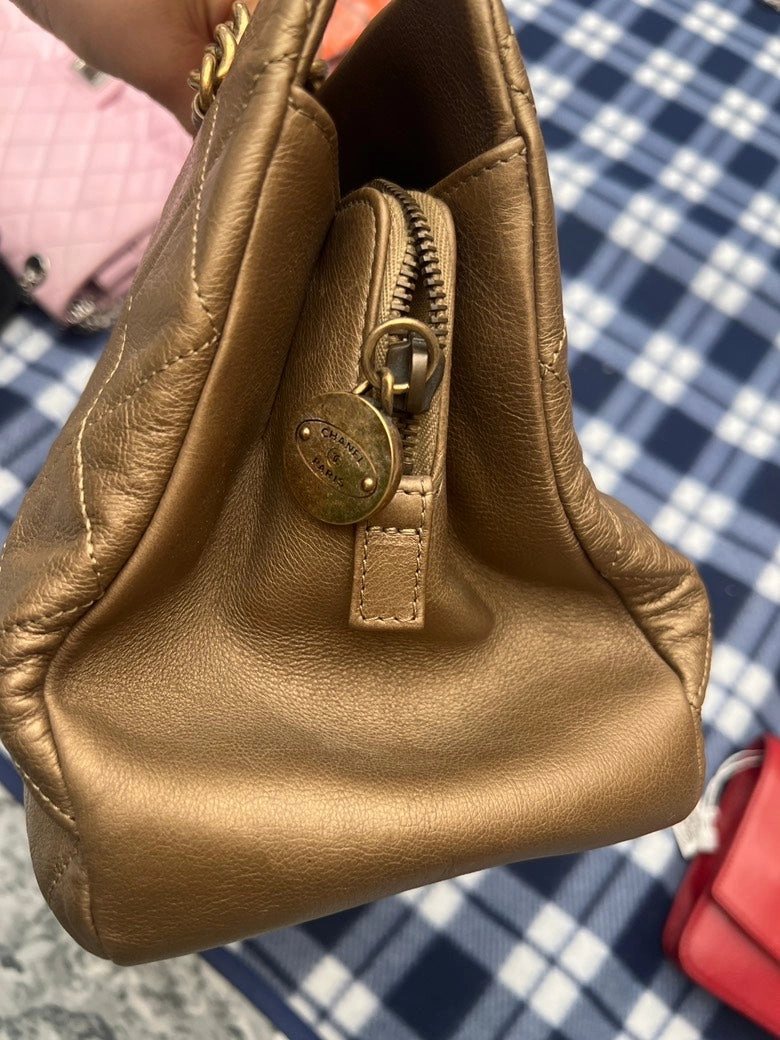 CHANEL Quilted Chain Shoulder Bag in Gold Leather