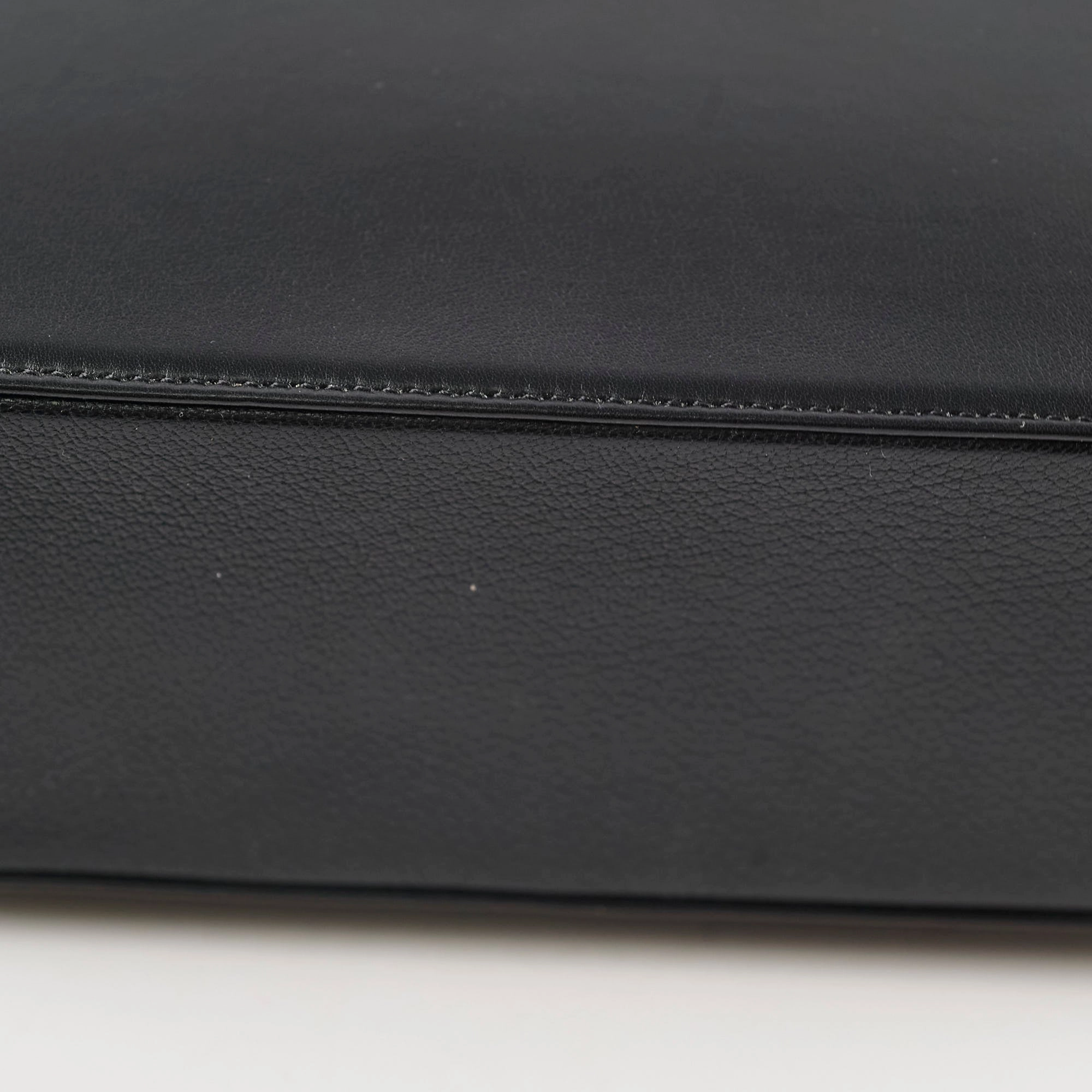 Chanel vanity quited CC black
