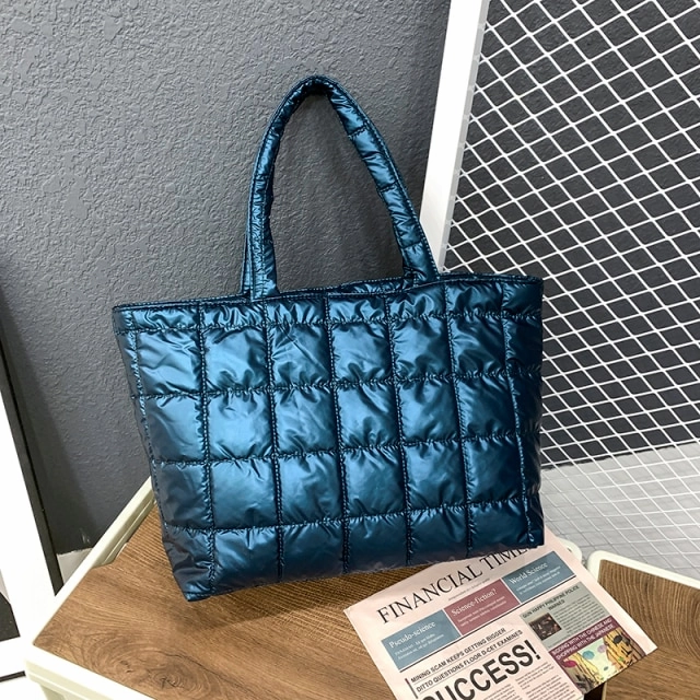 Chelo Women's Large Waterproof Shoulder Handbag