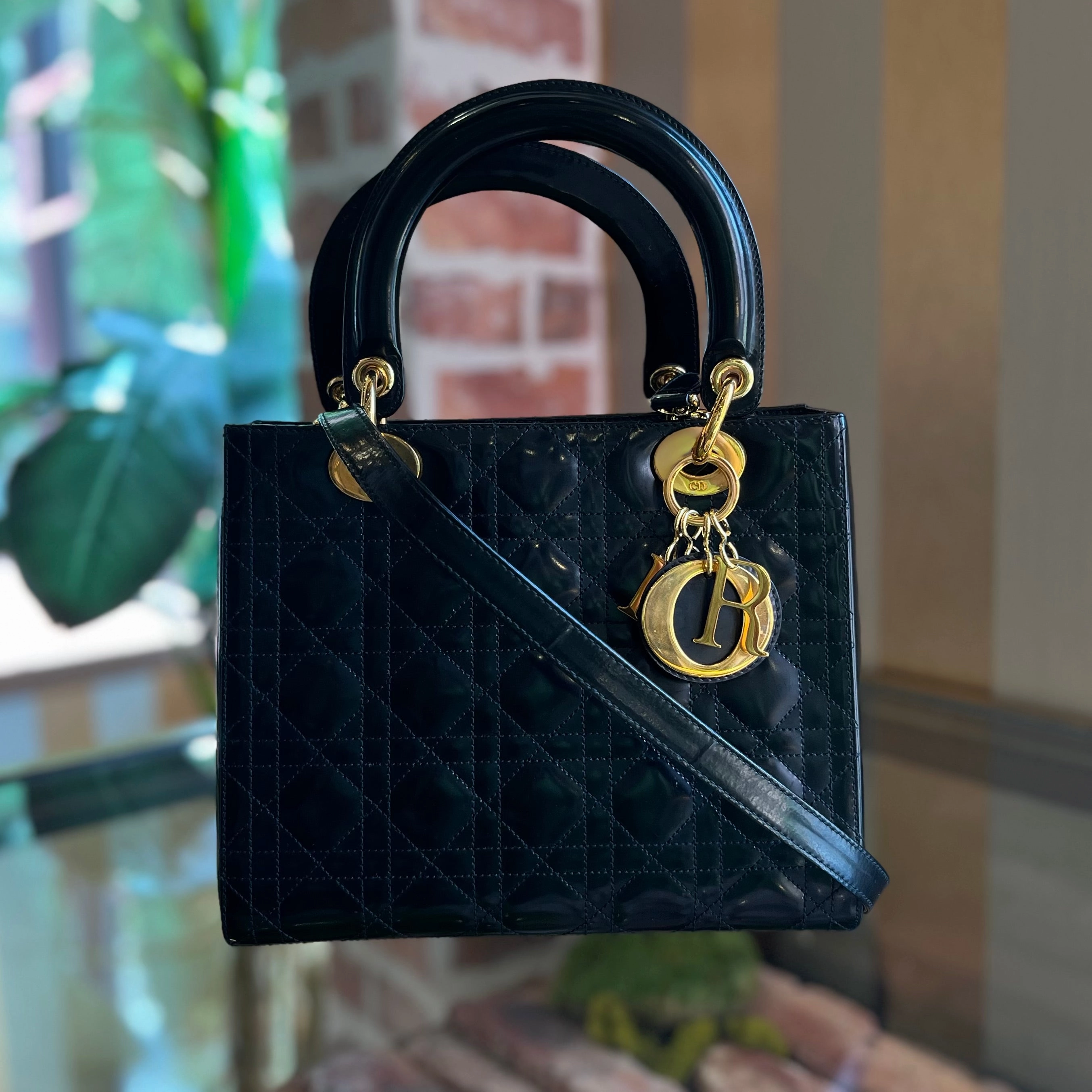 CHRISTIAN DIOR Lady Dior Medium Patent Cannage Tote Bag