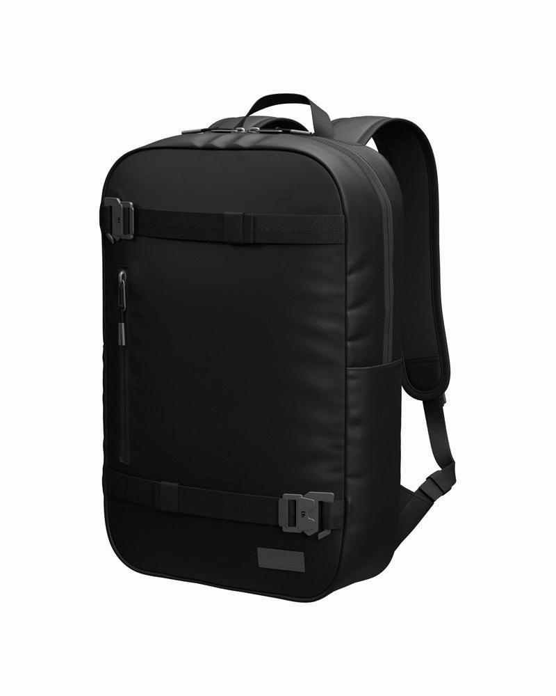 D_b_ Essential Backpack, 17L