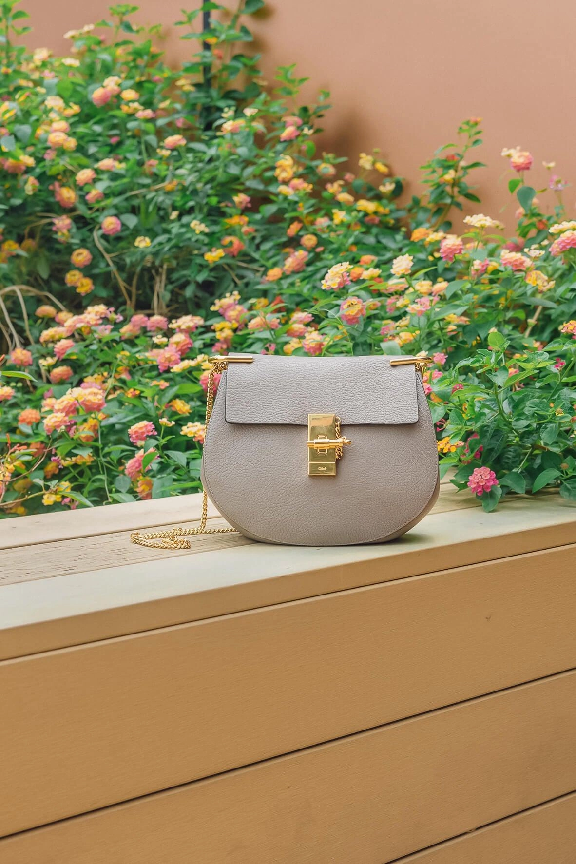Drew Crossbody Motty Grey