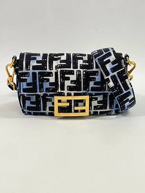 FENDI Baguette Shoulder Bag Black and White