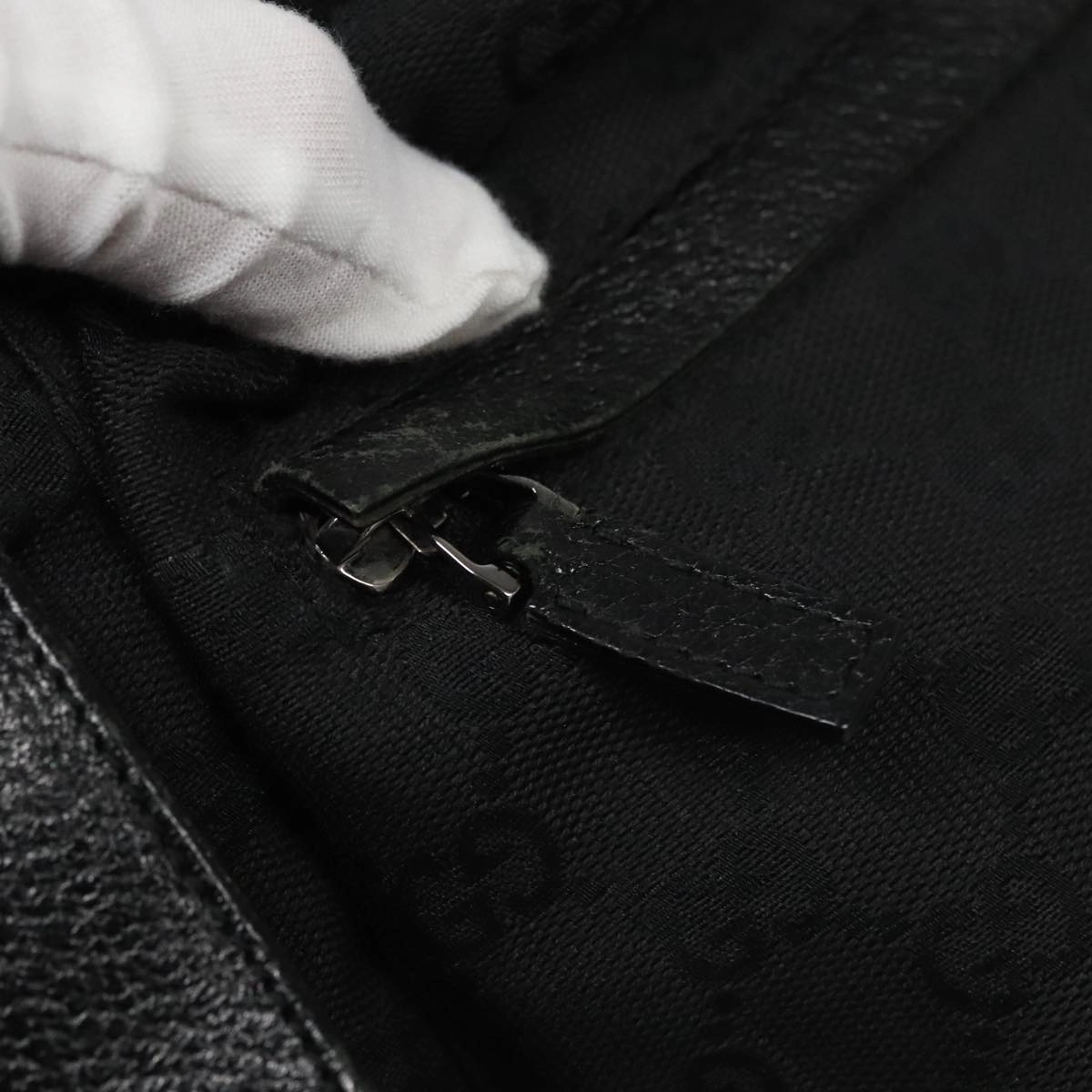 Gucci Black Canvas Shoulder Bag ()