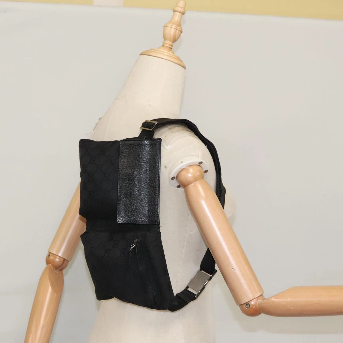 Gucci Black Canvas Shoulder Bag ()