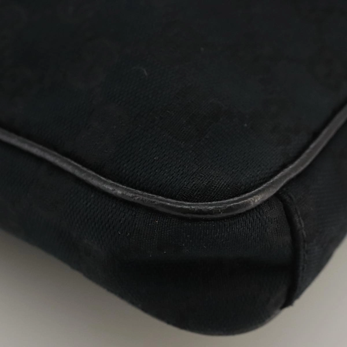 Gucci Black Canvas Shoulder Bag ()