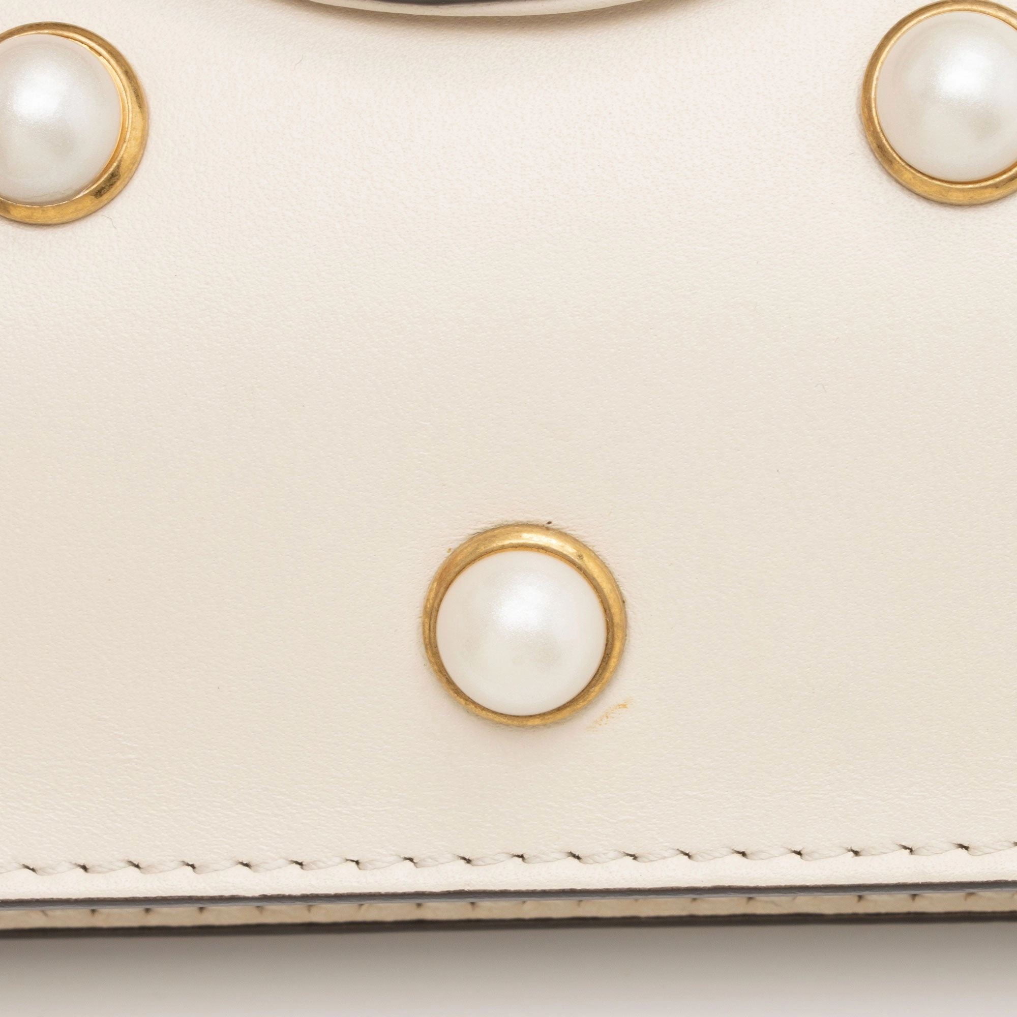 Gucci Calfskin Pearl Bee Broadway Mini Shoulder Bag (SHF-vh1WnC)