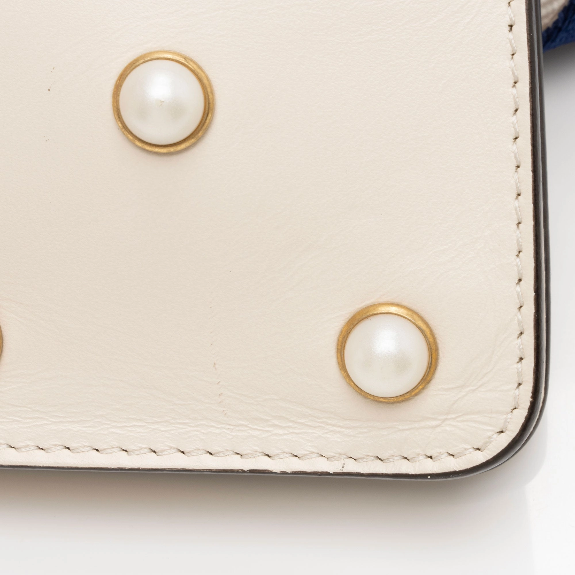 Gucci Calfskin Pearl Bee Broadway Mini Shoulder Bag (SHF-vh1WnC)