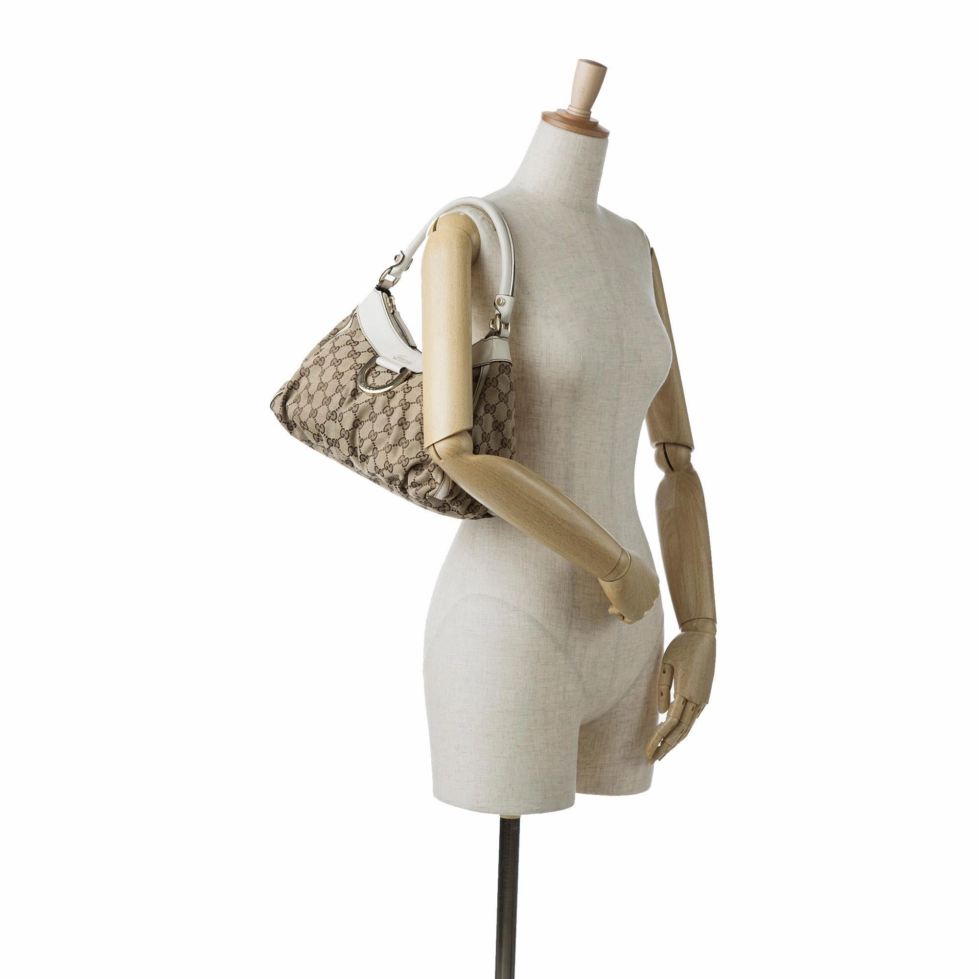 Gucci GG Canvas Abbey D-Ring Shoulder Bag (SHG-zvolsE)