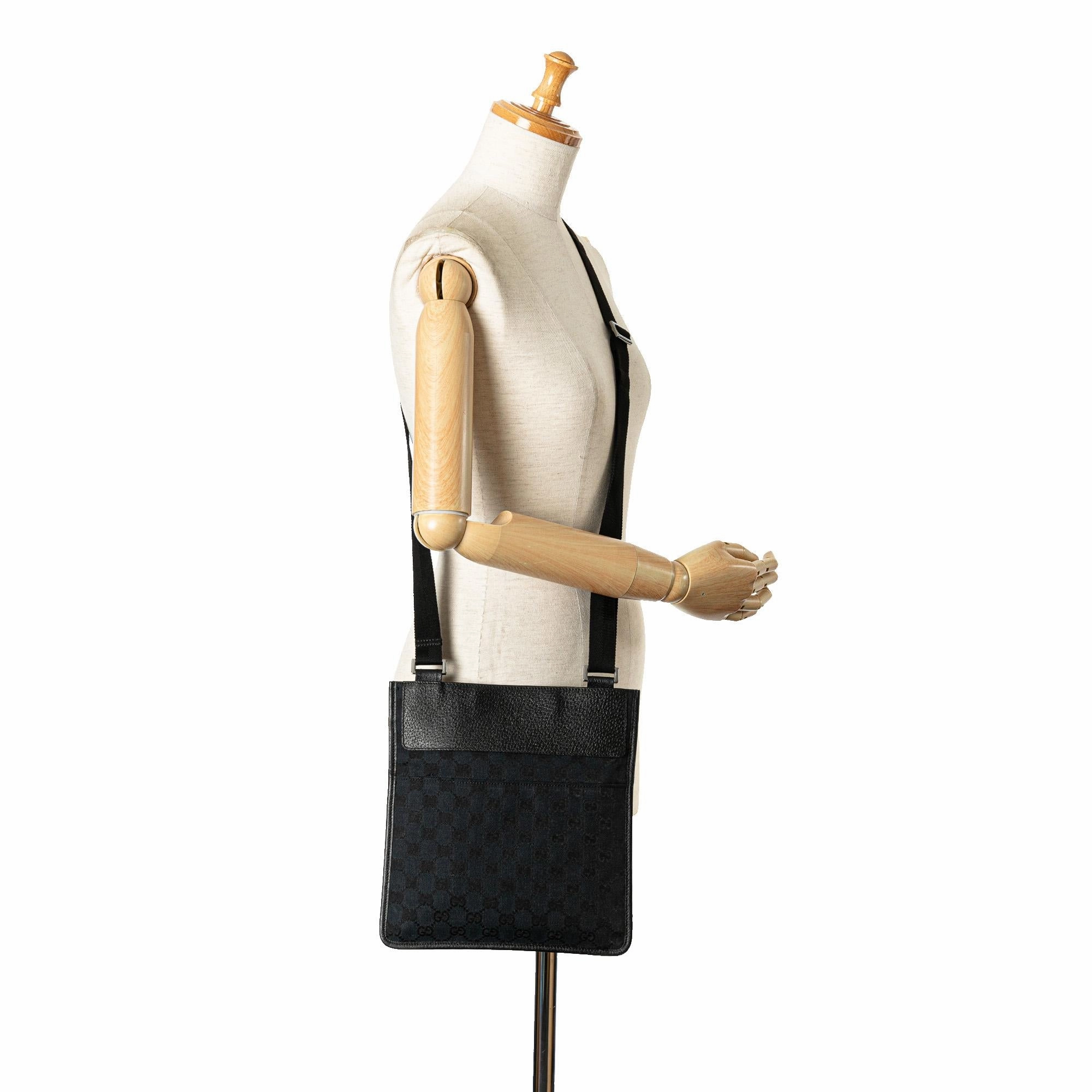 Gucci GG Canvas Crossbody (SHG-cXzYD3)