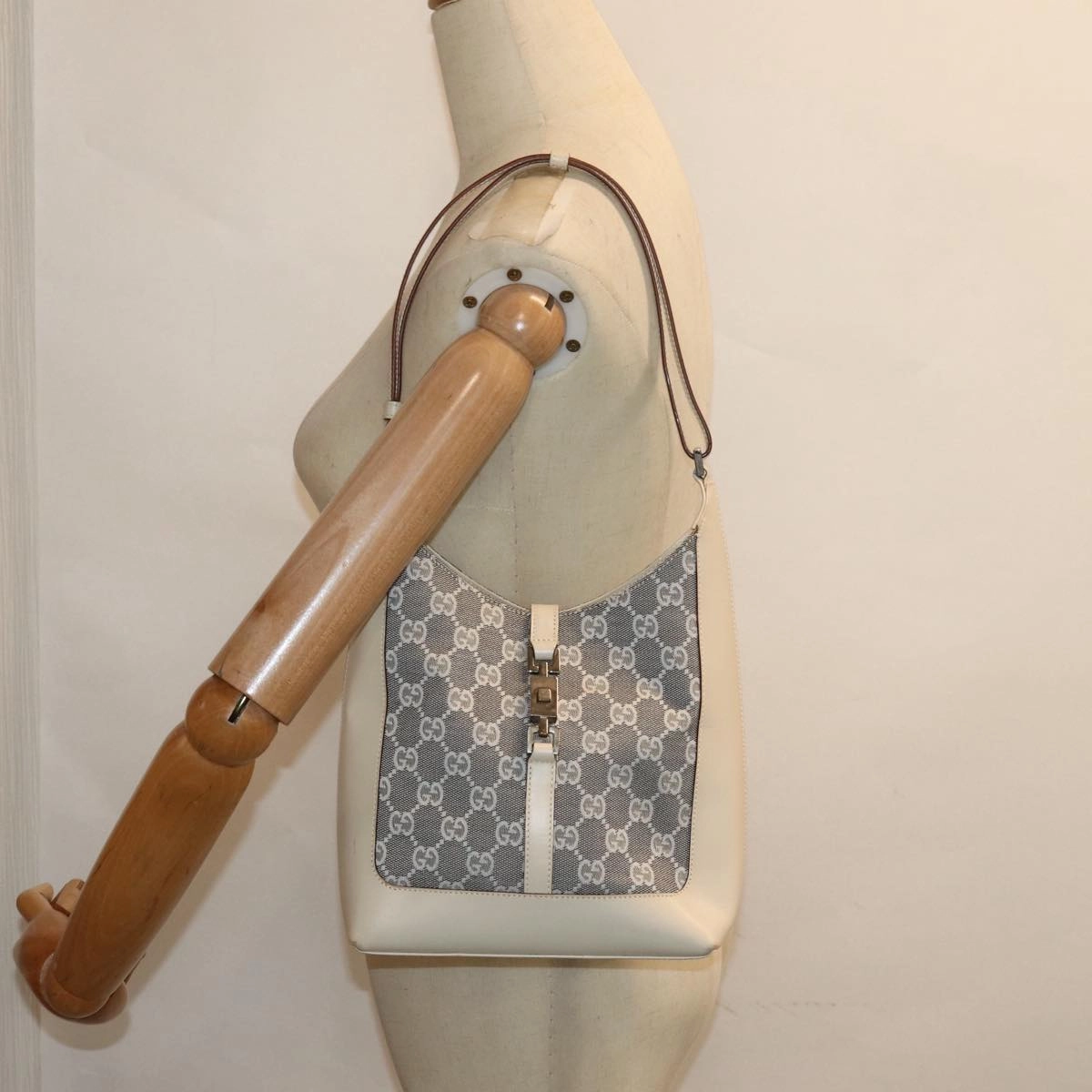 GUCCI GG Canvas Jackie Shoulder Bag White 001 3876  ep4890