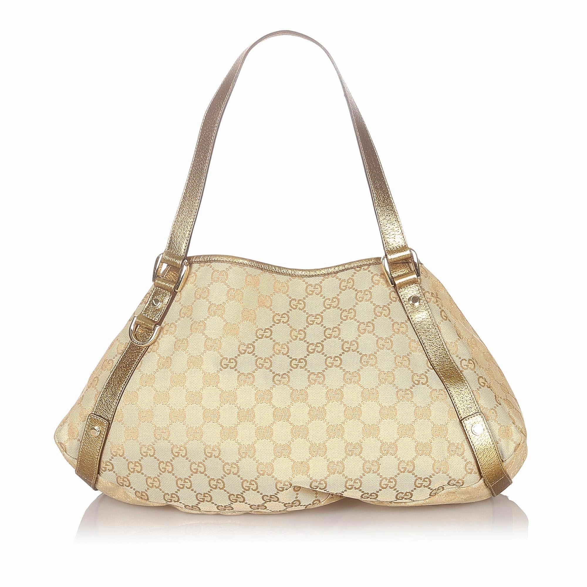 Gucci GG Canvas Pelham Shoulder Bag (SHG-32123)