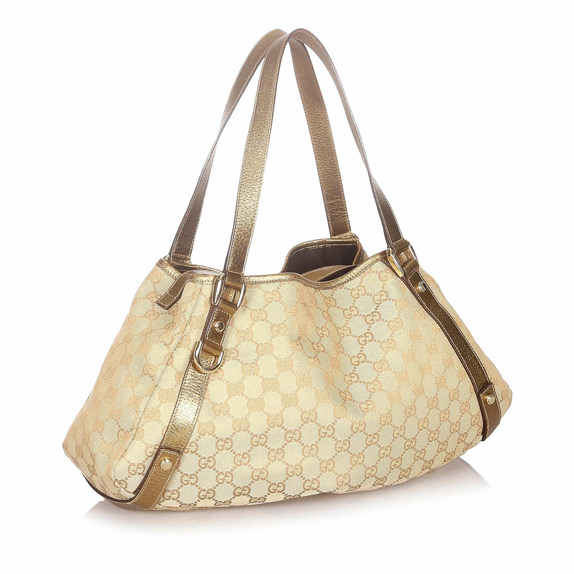 Gucci GG Canvas Pelham Shoulder Bag (SHG-32123)