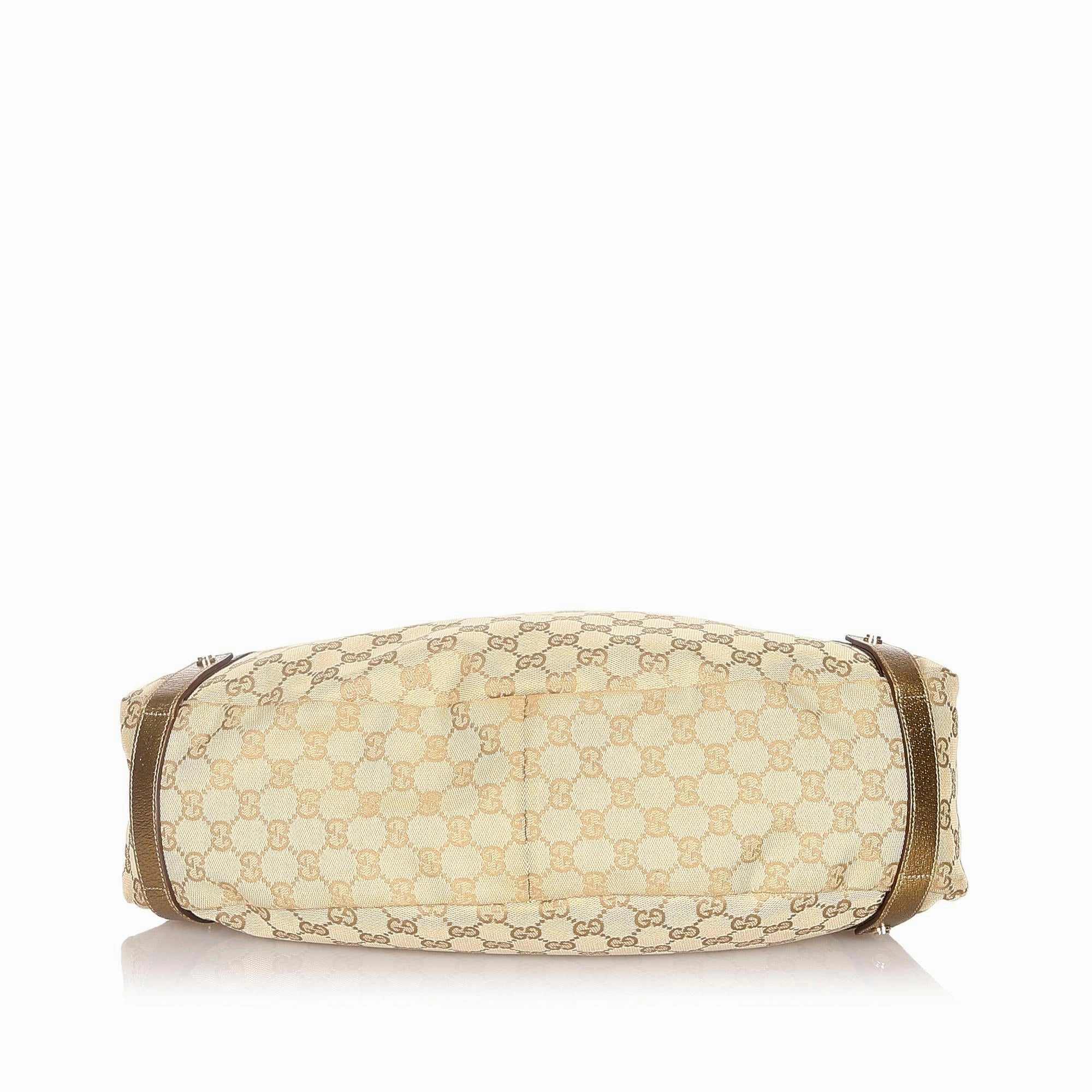 Gucci GG Canvas Pelham Shoulder Bag (SHG-32123)