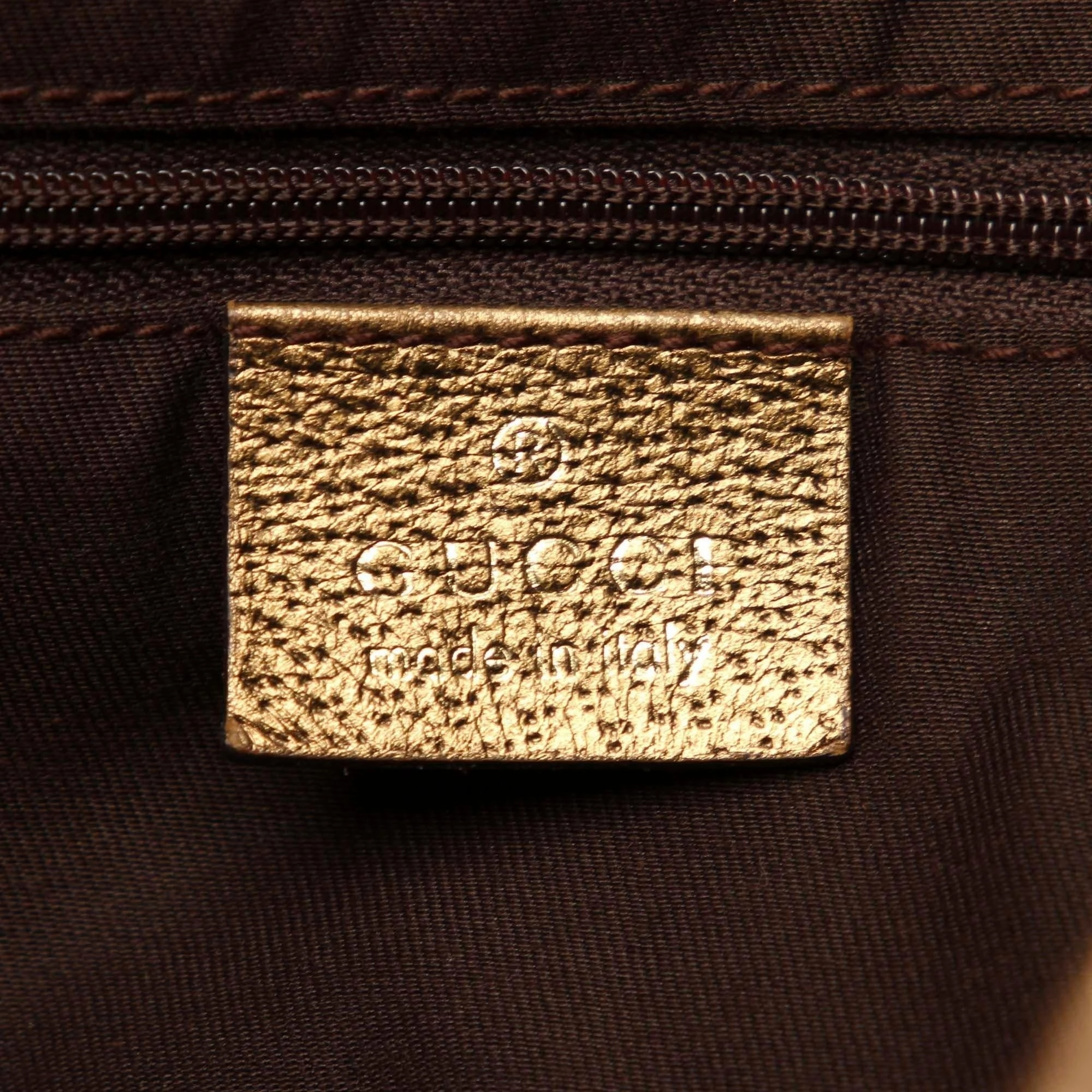 Gucci GG Canvas Pelham Shoulder Bag (SHG-32123)