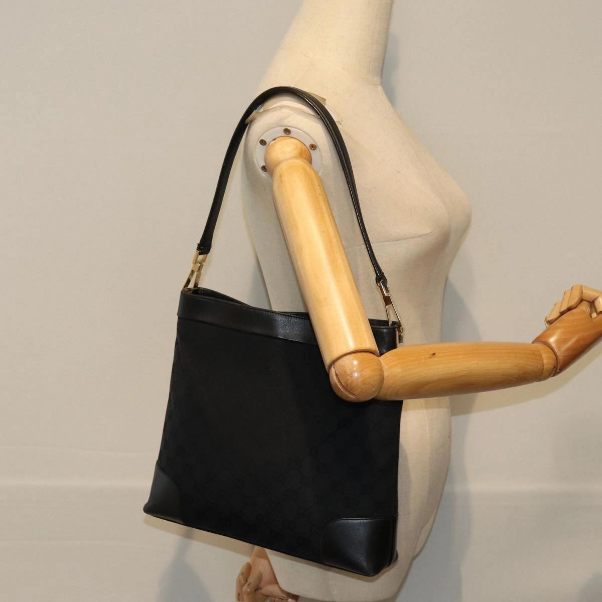 GUCCI GG Canvas Shoulder Bag Black 001 4231  75599