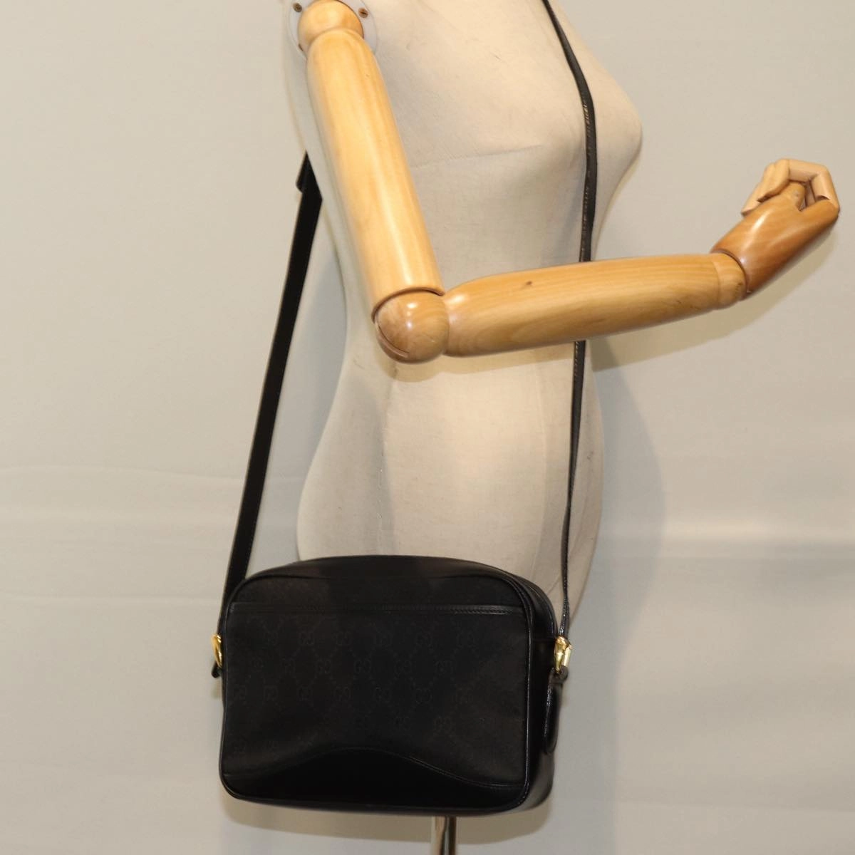 GUCCI GG Canvas Shoulder Bag Black 007 123 0225  76695