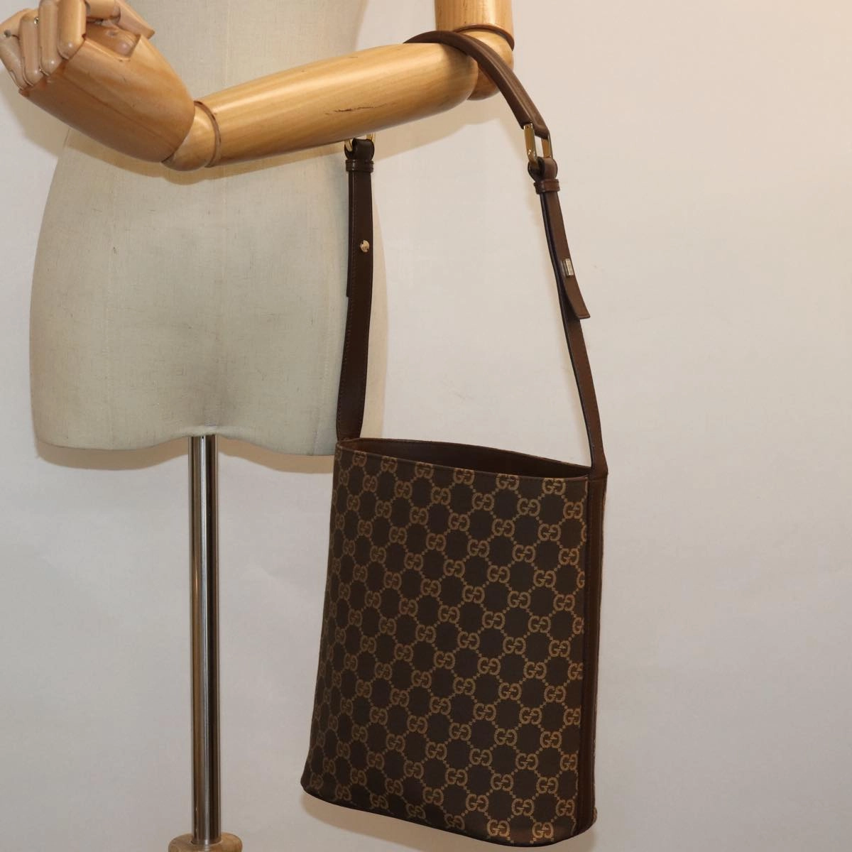GUCCI GG Canvas Shoulder Bag Brown 001 4286  ac3098