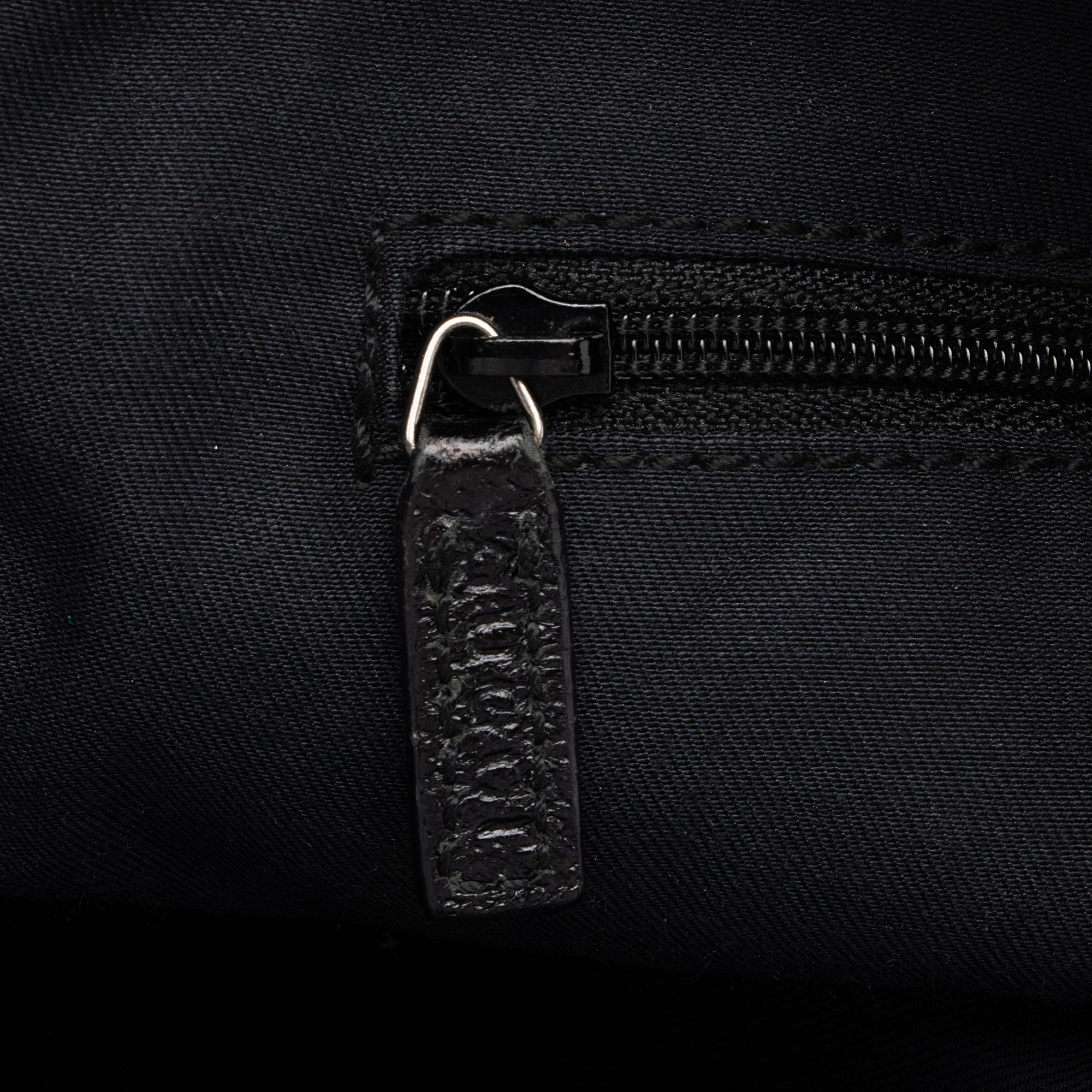 Gucci GG Canvas Small Shoulder Bag (SHF-ewDU0f)