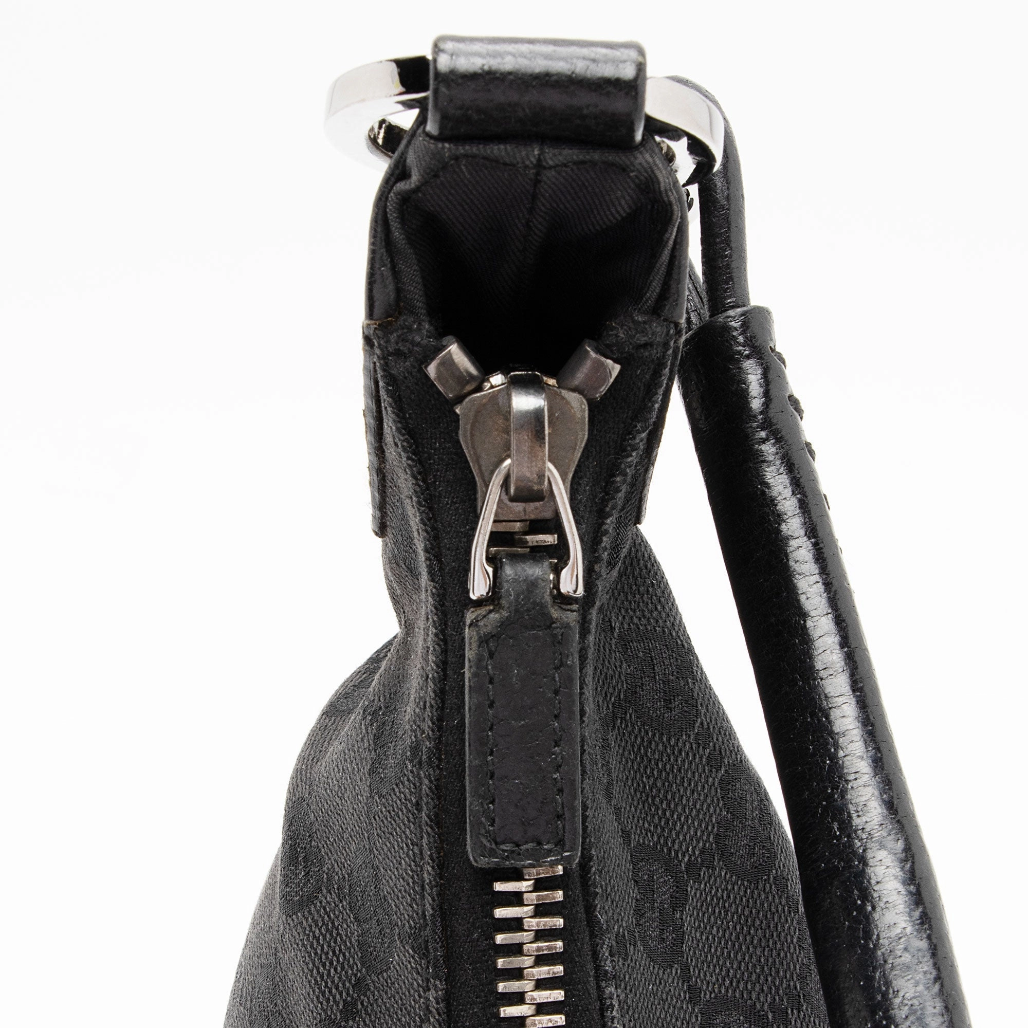 Gucci GG Canvas Small Shoulder Bag (SHF-ewDU0f)