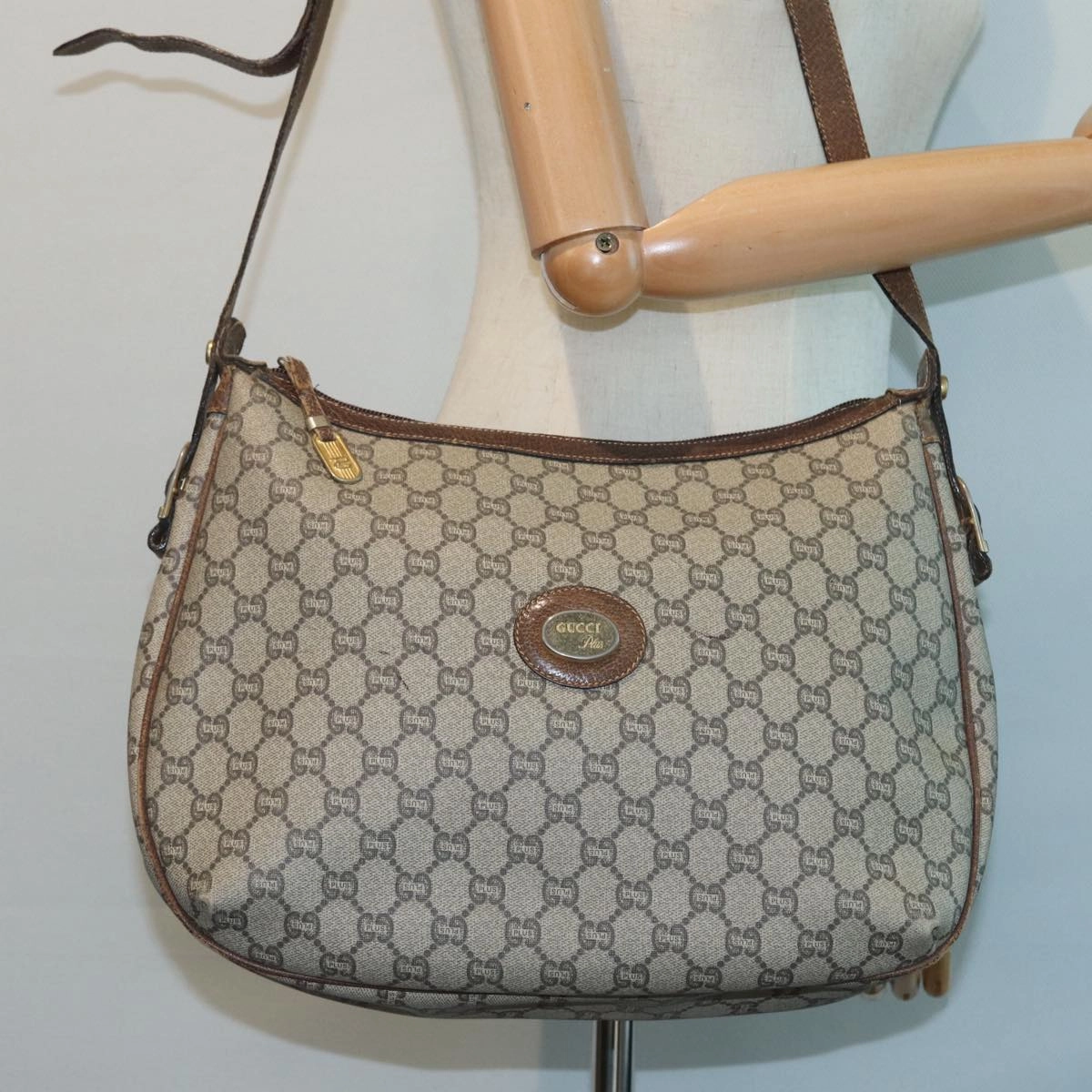 GUCCI GG PLUS Canvas Shoulder Bag PVC Leather Beige  th5152