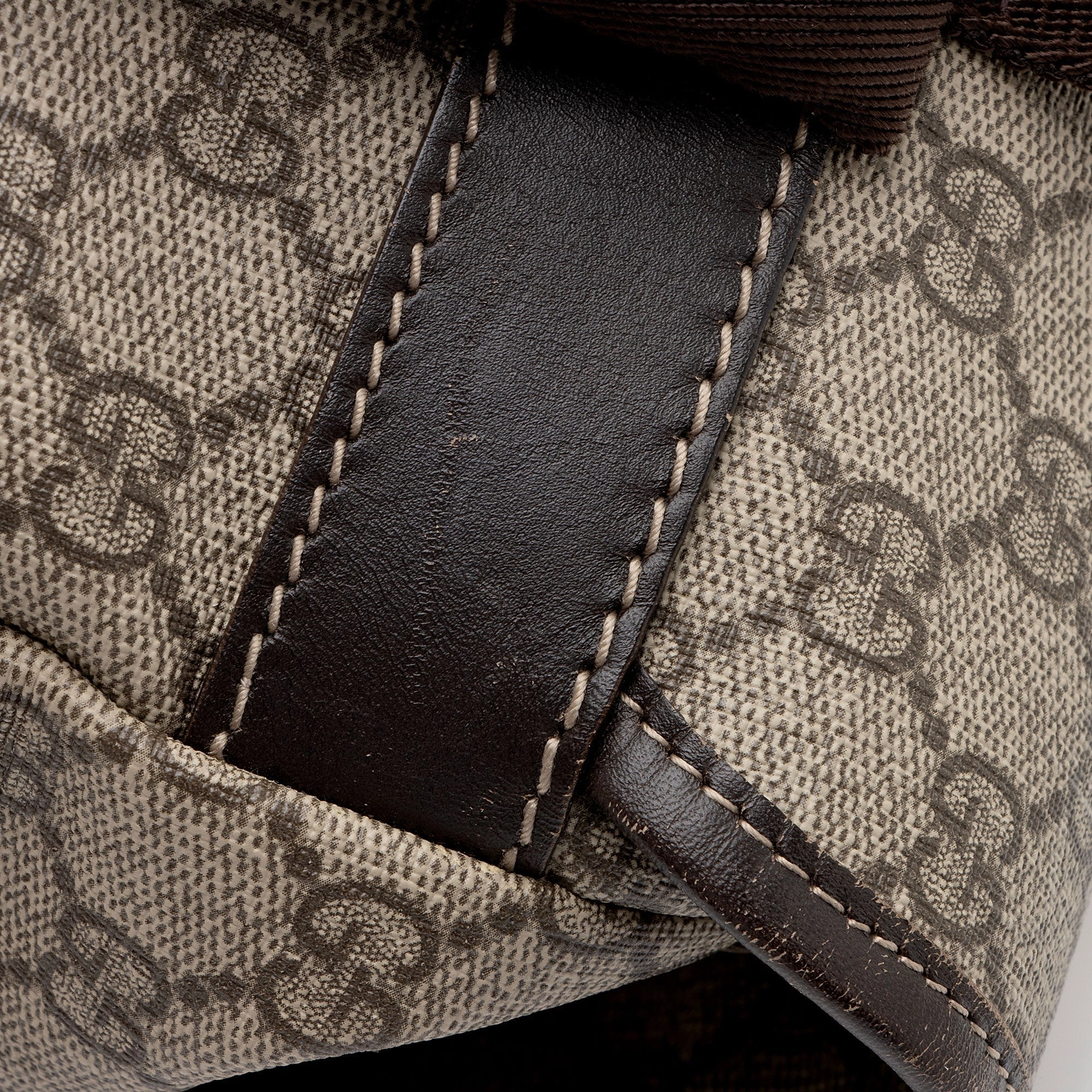Gucci GG Supreme Buckle Backpack (SHF-143x2E)
